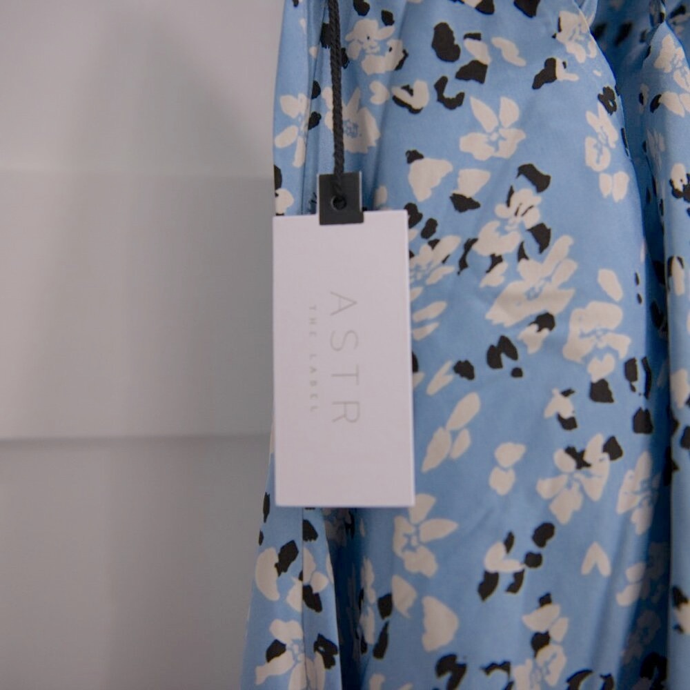 NWT ASTR The Label Blue Floral Print Dress - Picture 4 of 5